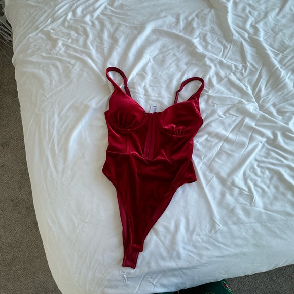 Velvet bodysuit - Picture 1 of 3